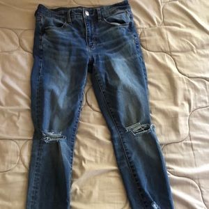 Distressed skinny jeans
